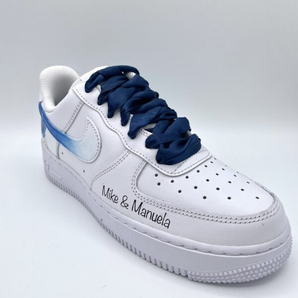 Custom Sneaker mit handbemaltem Design